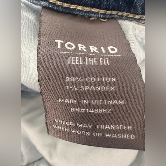 Torrid Cropped Boyfriend Distressed Raw Hem Denim Blue Jeans Pockets Size 30 - Picture 9 of 10